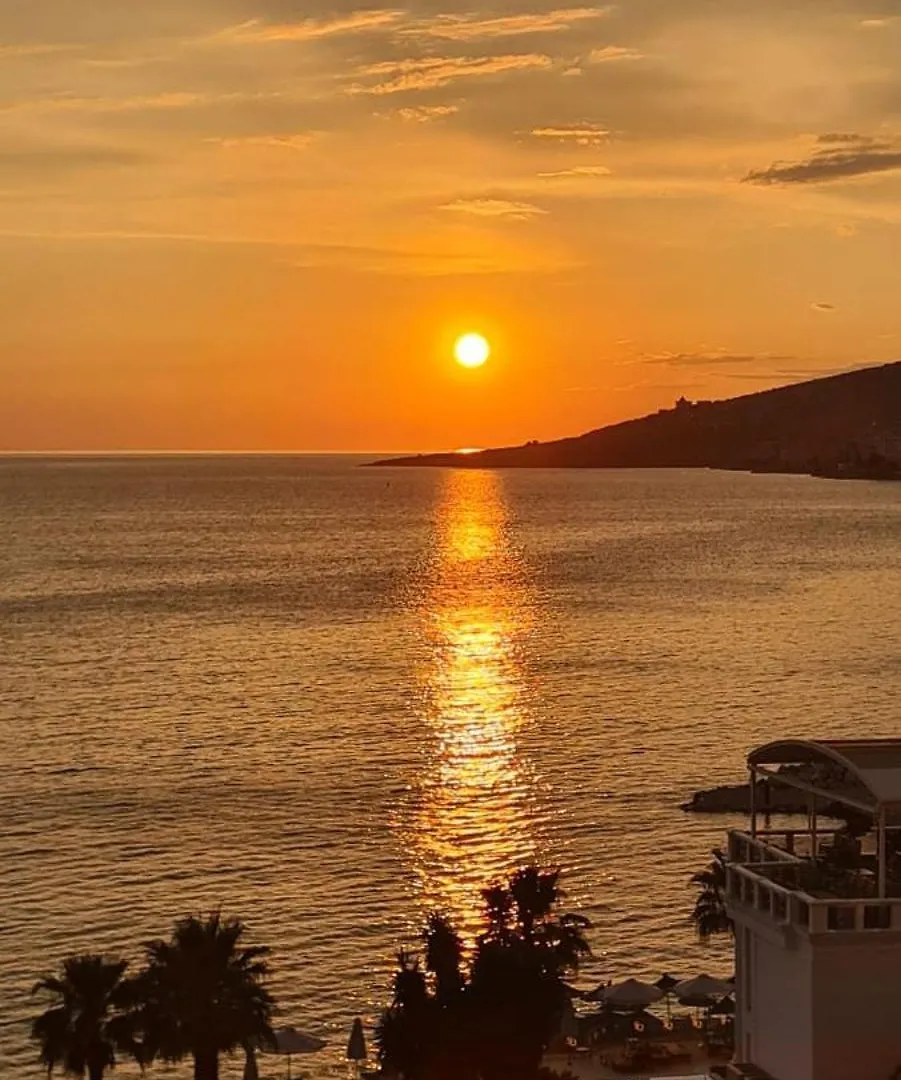 Orange Corner Apartment Sarandë