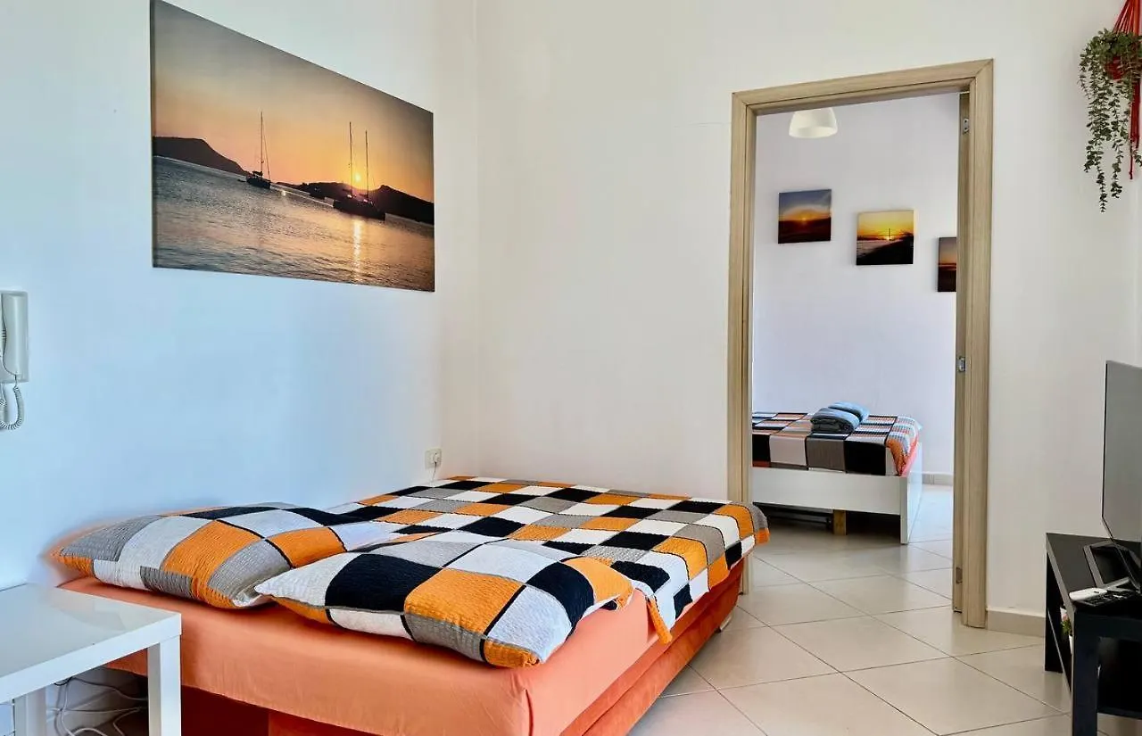 Orange Corner Apartment Saranda