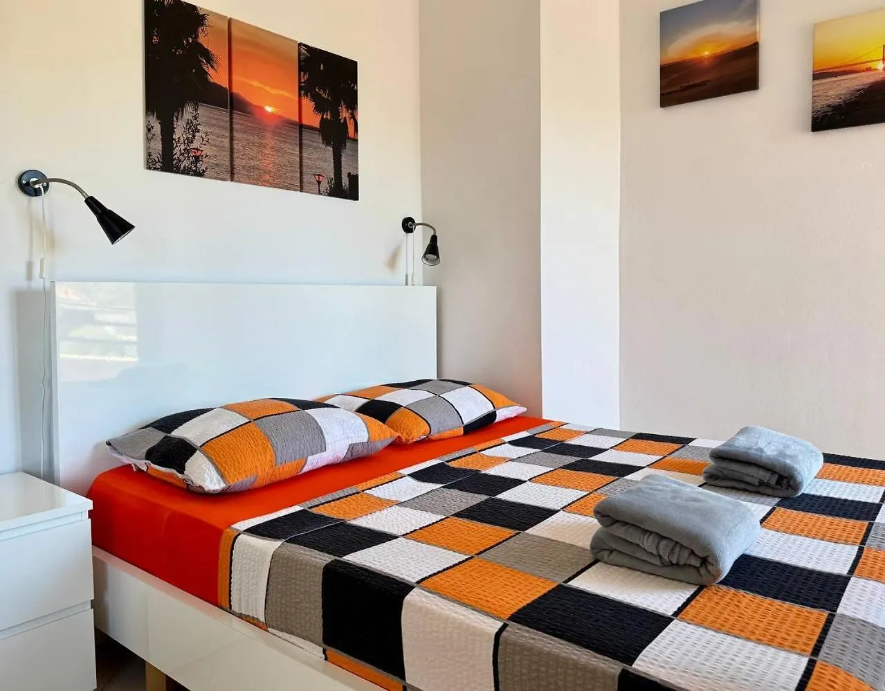Orange Corner Apartment Saranda