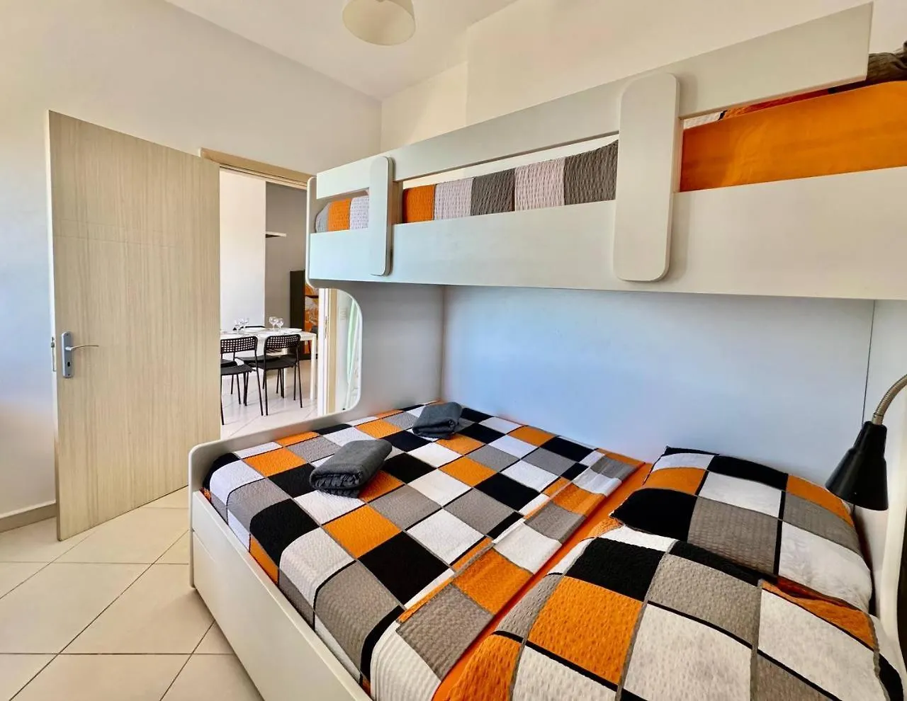 Orange Corner Apartment Saranda