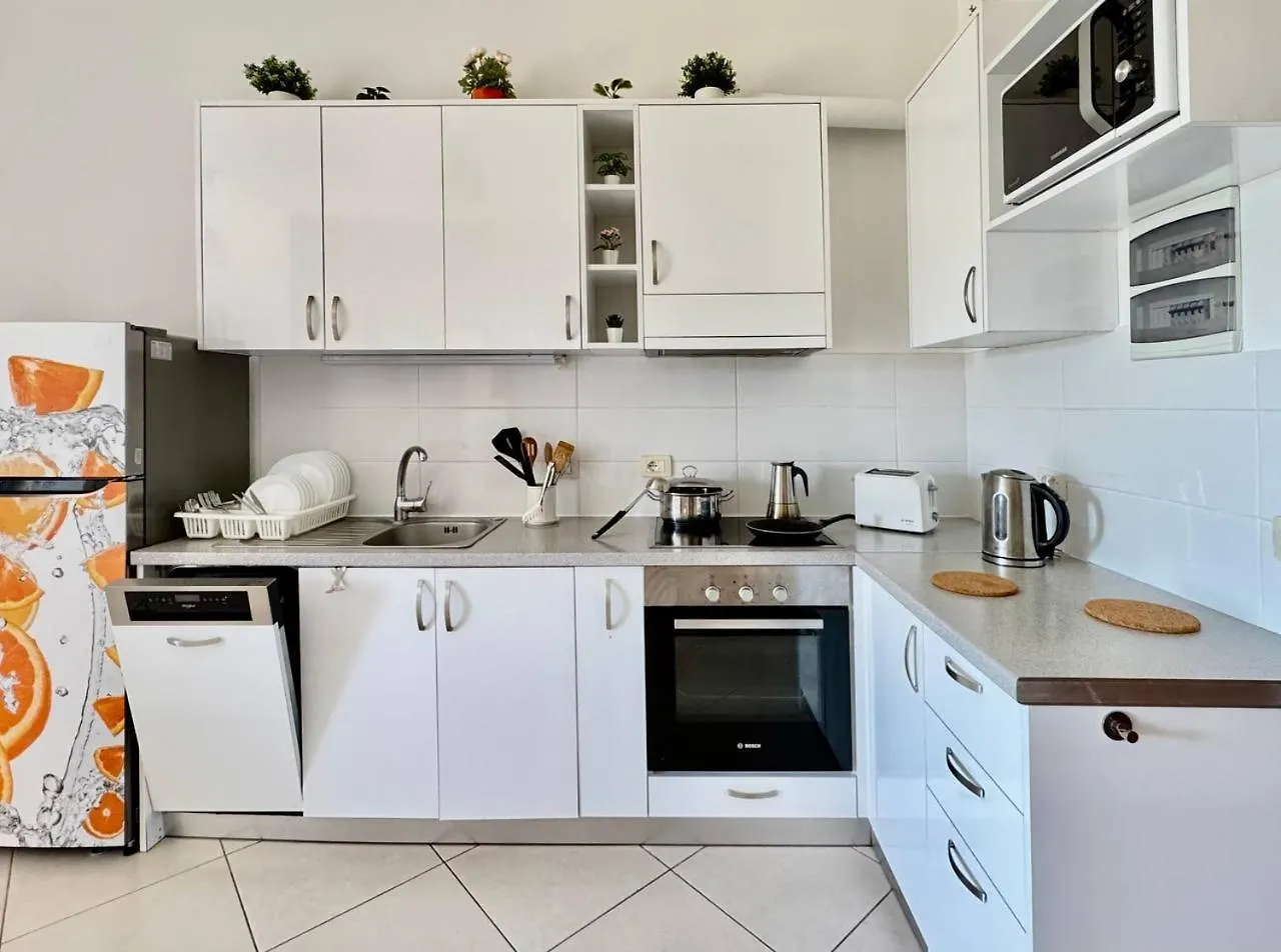 Orange Corner Apartment Saranda
